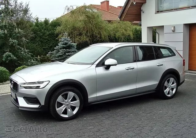 VOLVO V60 Cross Country D3 Geartronic Momentum
