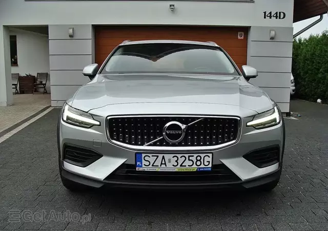 VOLVO V60 Cross Country D3 Geartronic Momentum