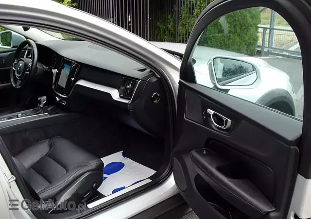 VOLVO V60 Cross Country D3 Geartronic Momentum