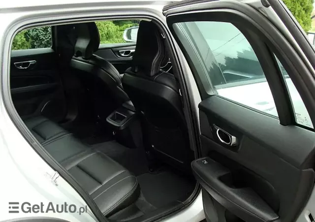 VOLVO V60 Cross Country D3 Geartronic Momentum