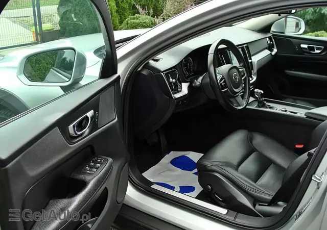 VOLVO V60 Cross Country D3 Geartronic Momentum
