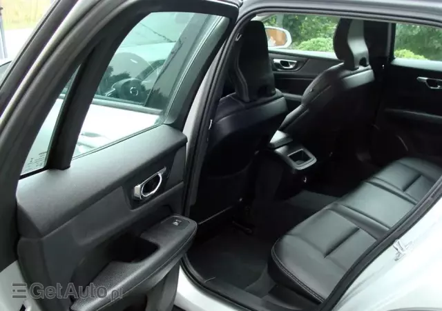 VOLVO V60 Cross Country D3 Geartronic Momentum
