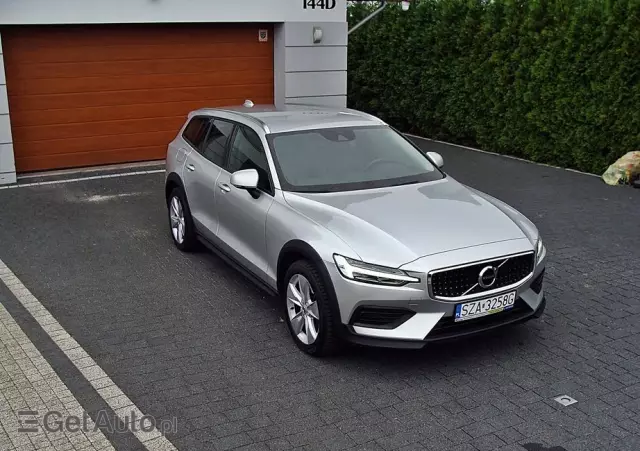 VOLVO V60 Cross Country D3 Geartronic Momentum