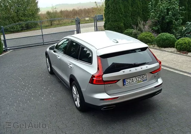 VOLVO V60 Cross Country D3 Geartronic Momentum