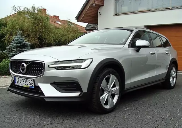 VOLVO V60 Cross Country D3 Geartronic Momentum