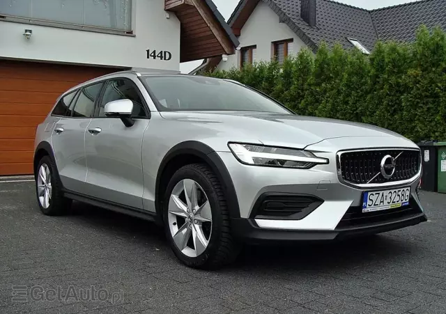 VOLVO V60 Cross Country D3 Geartronic Momentum