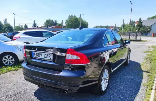 VOLVO S80 