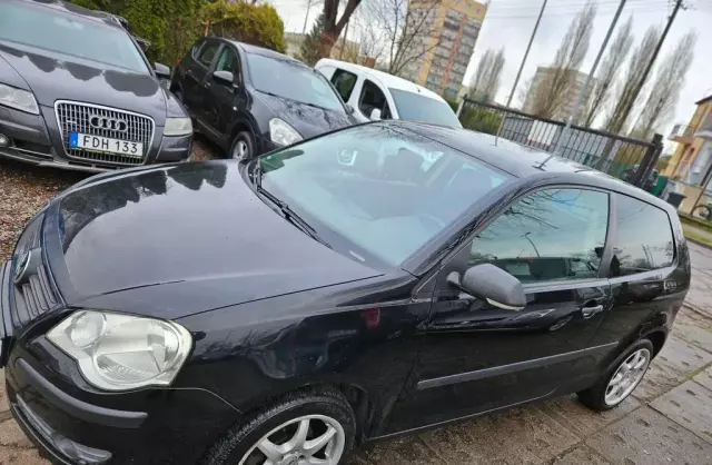 VOLKSWAGEN Polo 
