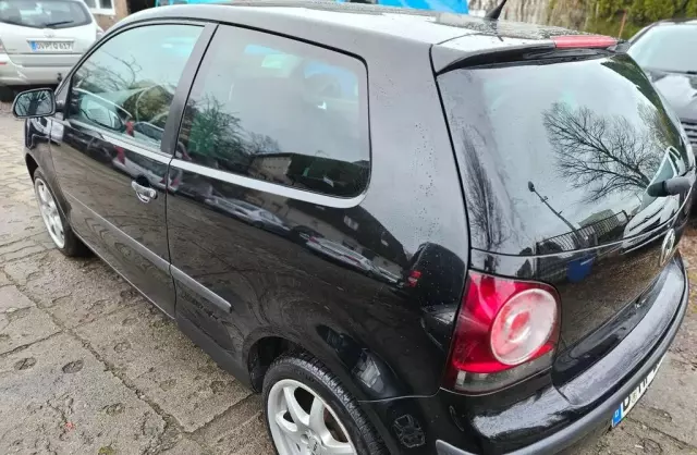 VOLKSWAGEN Polo 
