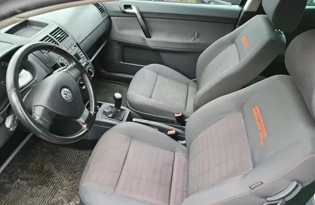 VOLKSWAGEN Polo 