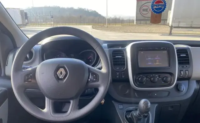 RENAULT Trafic 