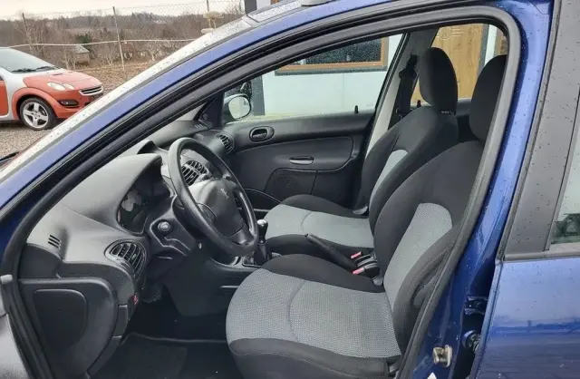 PEUGEOT 206 