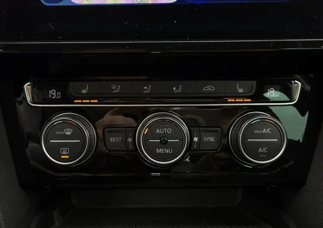 VOLKSWAGEN Passat 2.0 TSI Elegance DSG