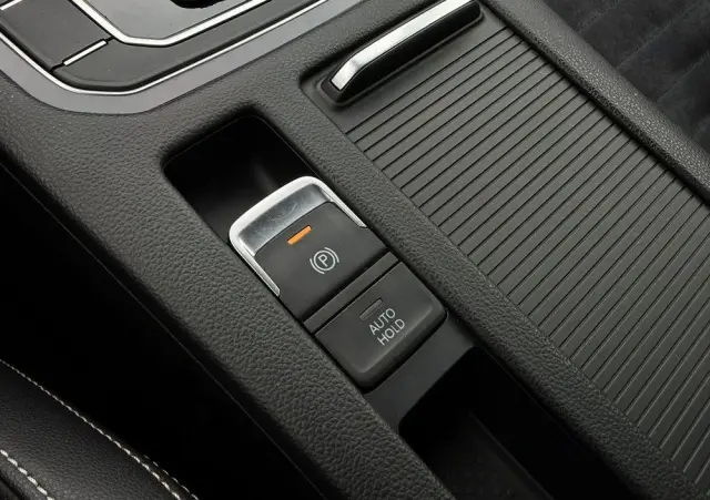 VOLKSWAGEN Passat 2.0 TSI Elegance DSG