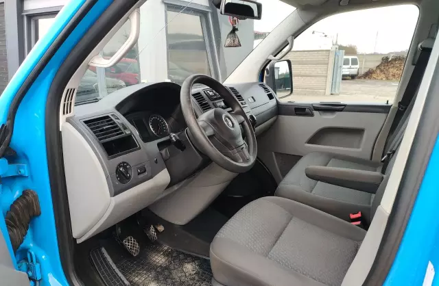 VOLKSWAGEN Transporter 