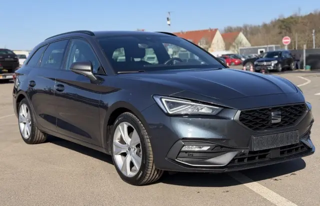 SEAT Leon 1.5 eTSI OPF DSG FR Black Edition