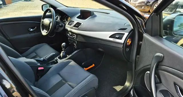 RENAULT Megane 1.6 16V 110 TomTom Edition