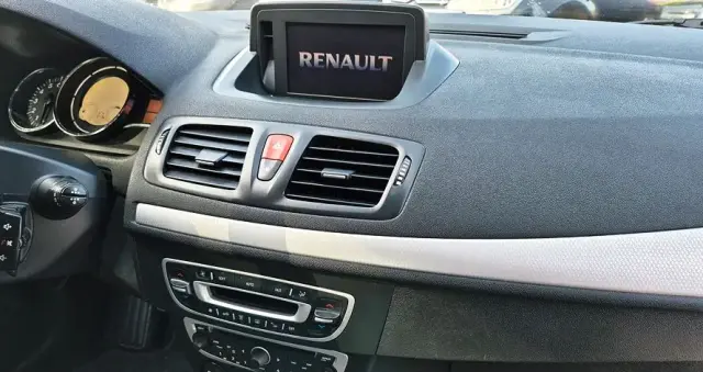 RENAULT Megane 1.6 16V 110 TomTom Edition