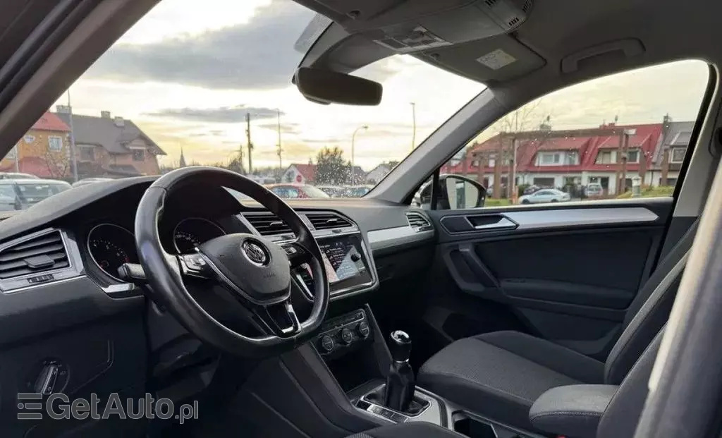 VOLKSWAGEN Tiguan 