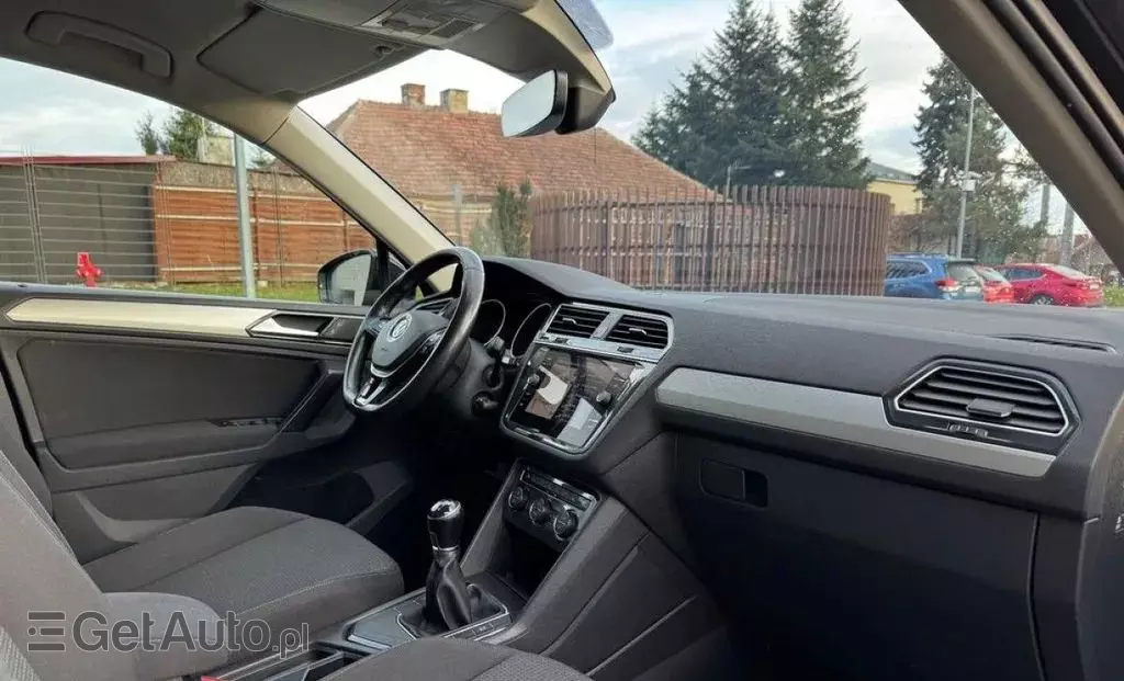 VOLKSWAGEN Tiguan 