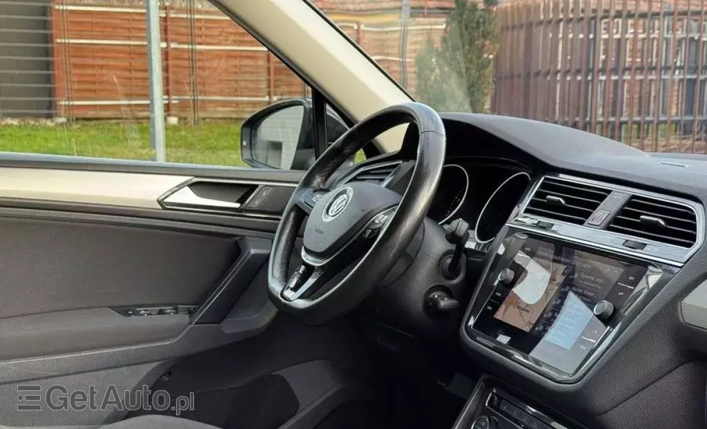 VOLKSWAGEN Tiguan 