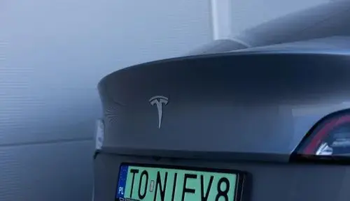 TESLA Model 3 