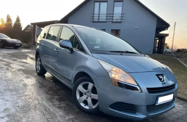 PEUGEOT 5008 