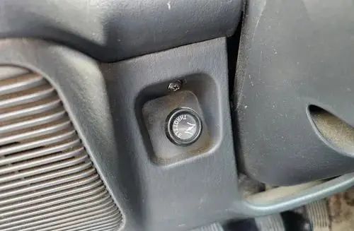 MITSUBISHI L 200 