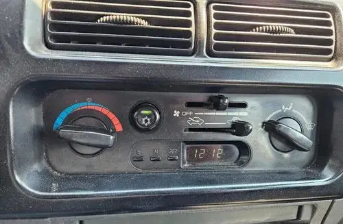 MITSUBISHI L 200 