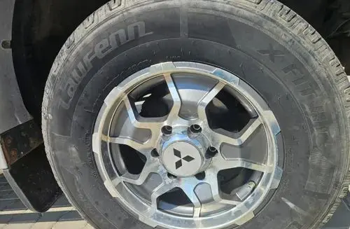 MITSUBISHI L 200 