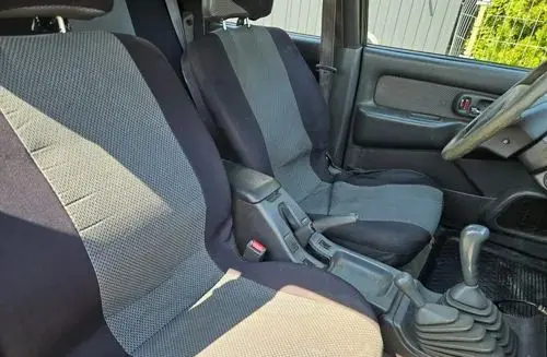 MITSUBISHI L 200 