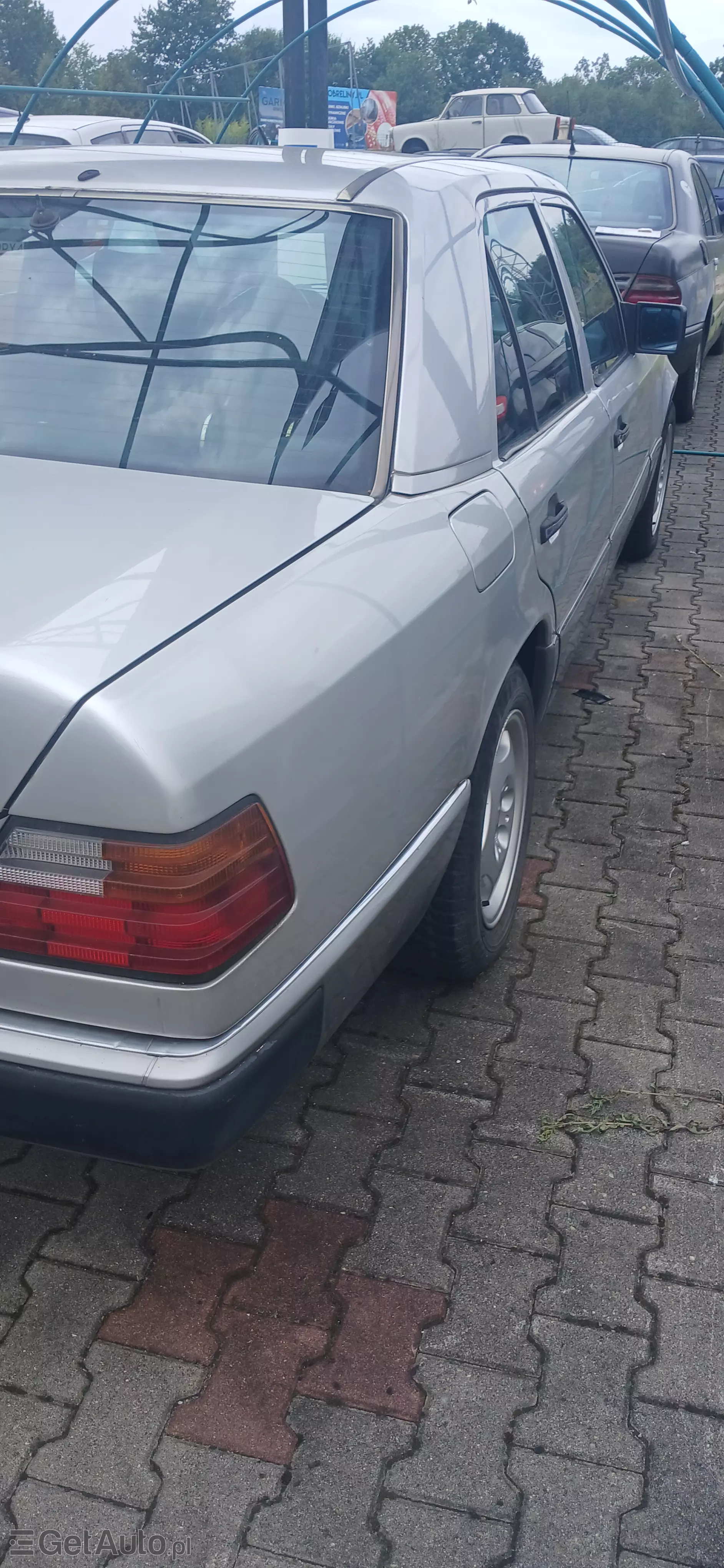 MERCEDES-BENZ 250D 
