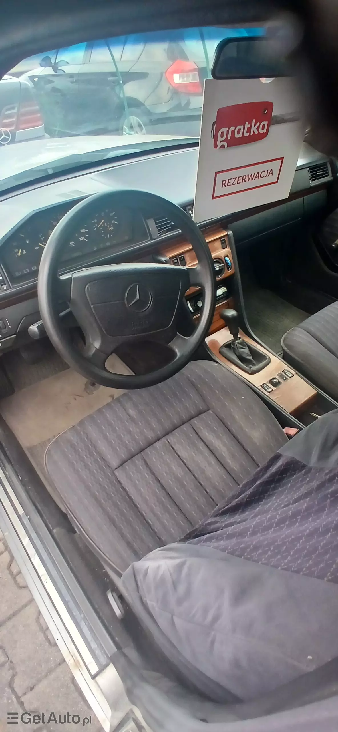 MERCEDES-BENZ 250D 