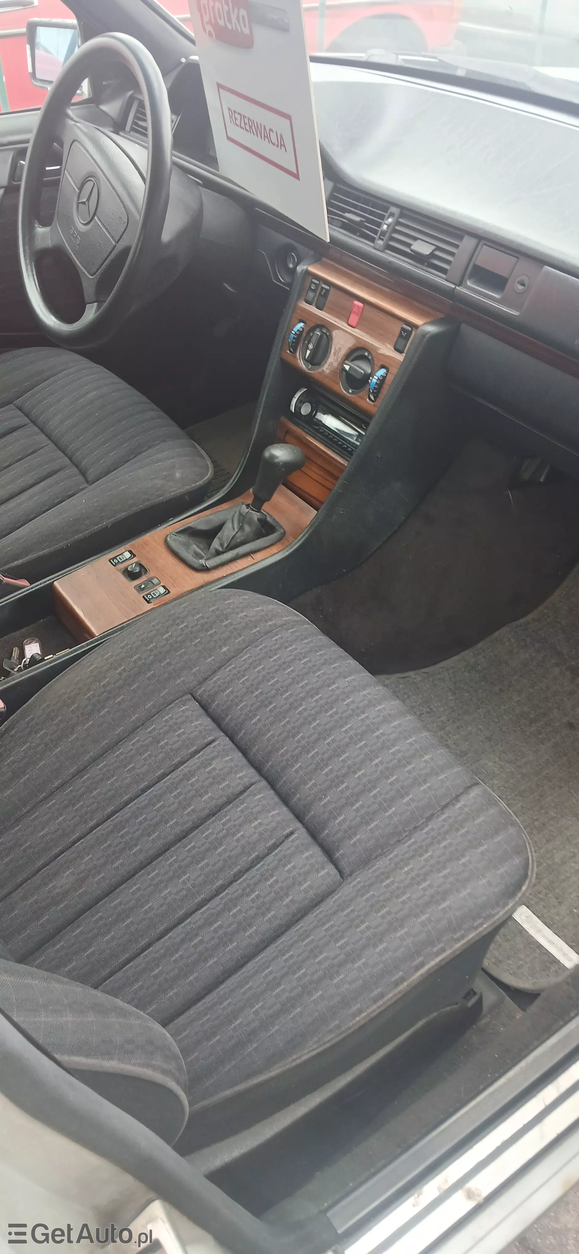 MERCEDES-BENZ 250D 