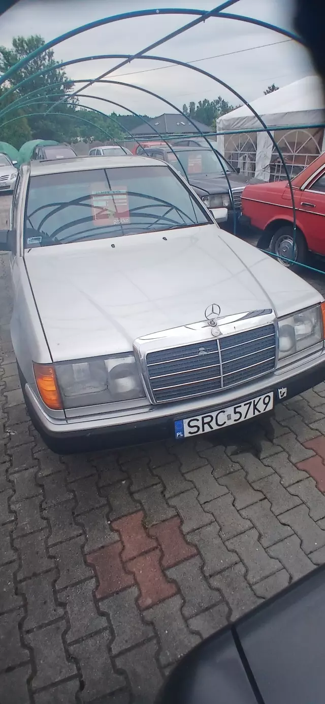 MERCEDES-BENZ 250D 