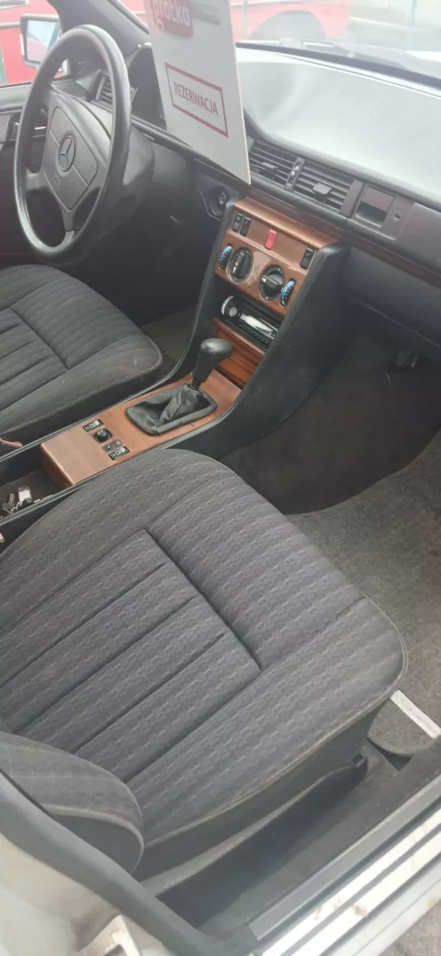 MERCEDES-BENZ 250D 