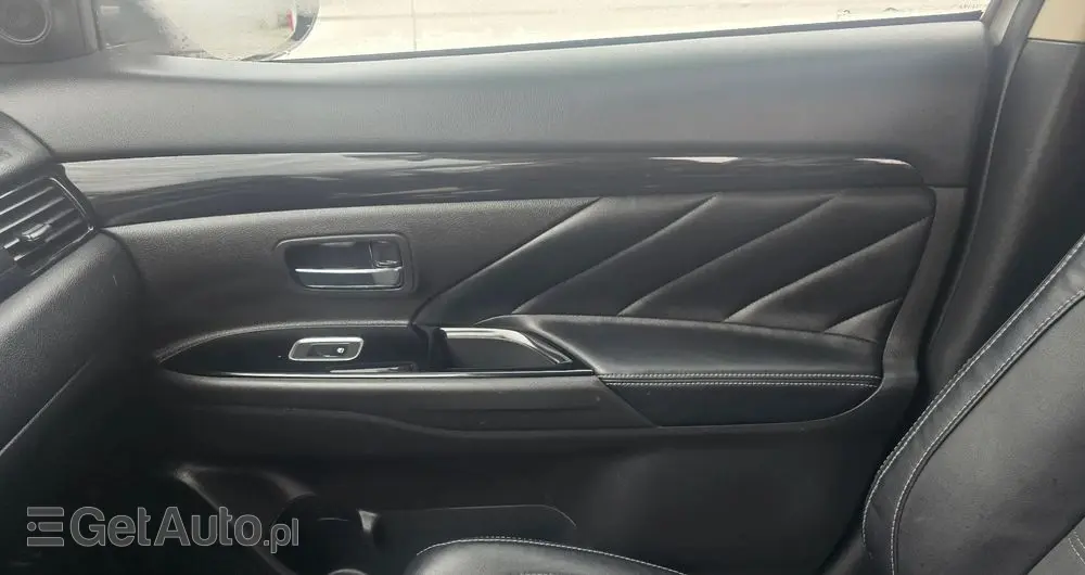 MITSUBISHI Outlander 2.0 4WD