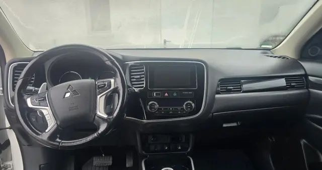 MITSUBISHI Outlander 2.0 4WD