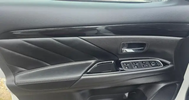 MITSUBISHI Outlander 2.0 4WD