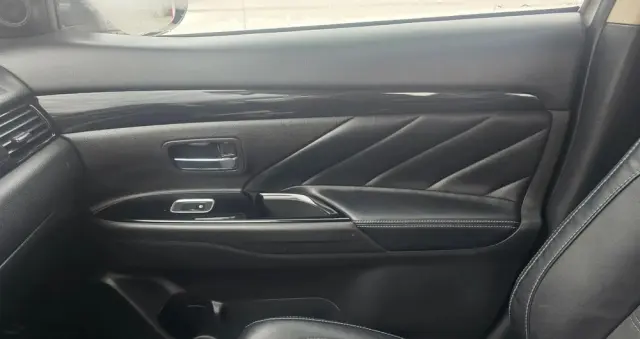 MITSUBISHI Outlander 2.0 4WD