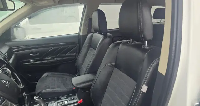 MITSUBISHI Outlander 2.0 4WD