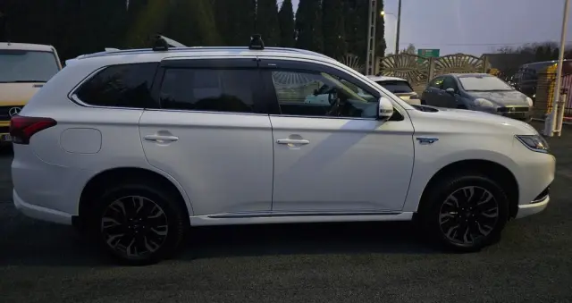 MITSUBISHI Outlander 2.0 4WD