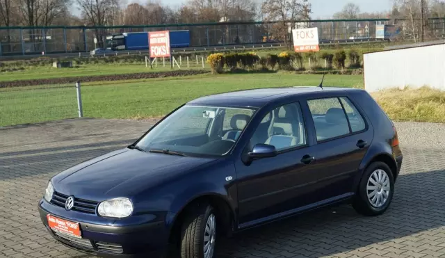 VOLKSWAGEN Golf 