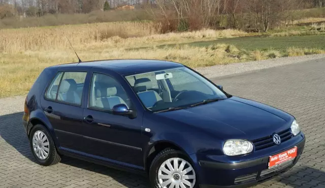 VOLKSWAGEN Golf 