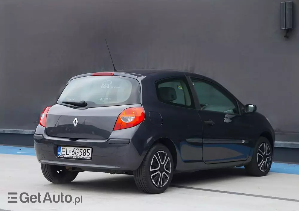 RENAULT Clio 1.4 16V Confort Dynamique