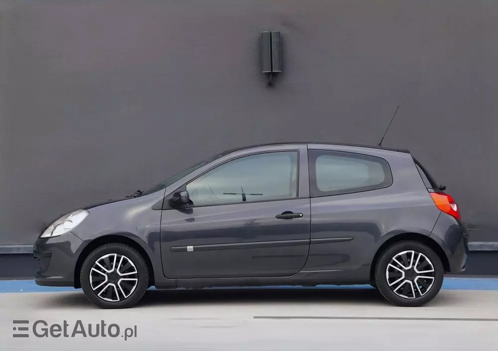 RENAULT Clio 1.4 16V Confort Dynamique