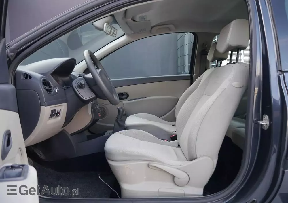 RENAULT Clio 1.4 16V Confort Dynamique