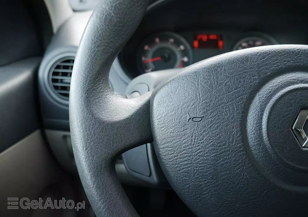 RENAULT Clio 1.4 16V Confort Dynamique