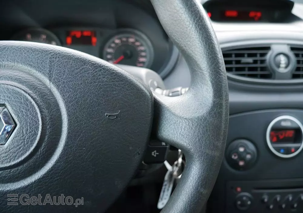 RENAULT Clio 1.4 16V Confort Dynamique