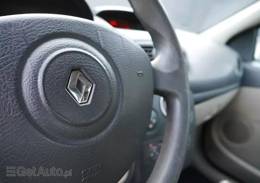 RENAULT Clio 1.4 16V Confort Dynamique